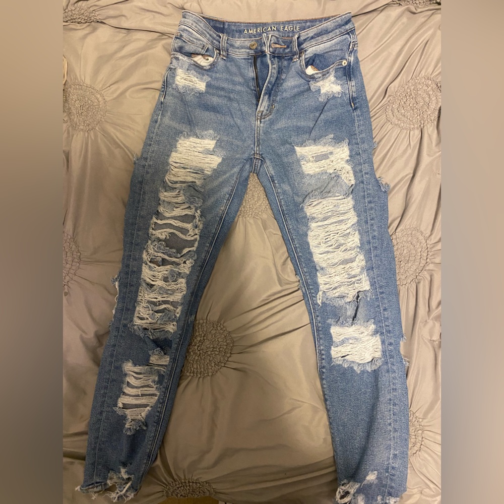American Eagle ripped jeans💙💙